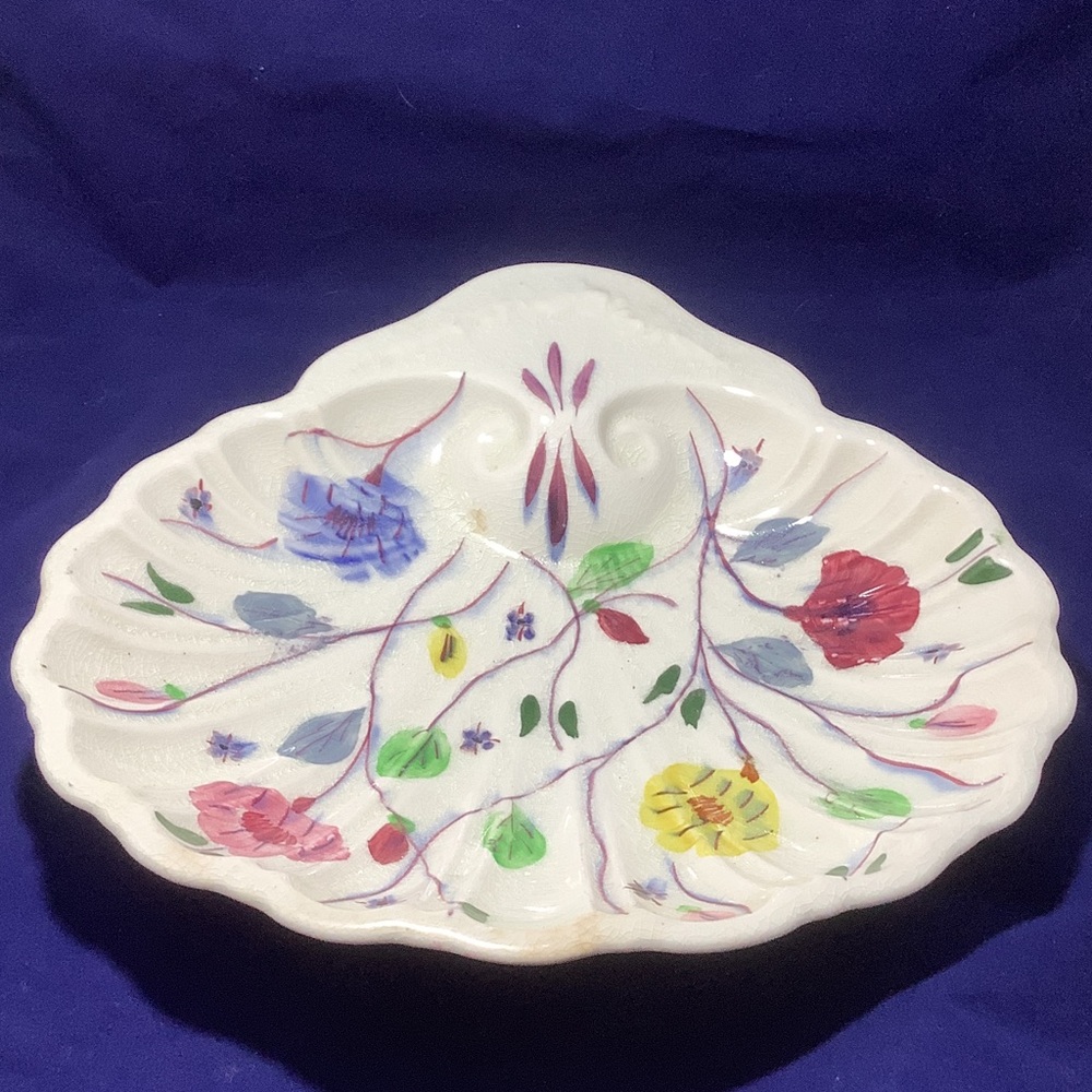 Blue Ridge 9 in Hand-Painted Floral Ceramic Shell Dish in White